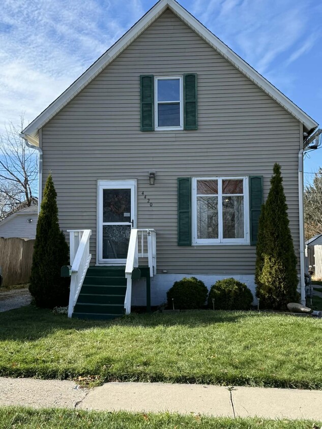 Primary Photo - 4420 17th Ave