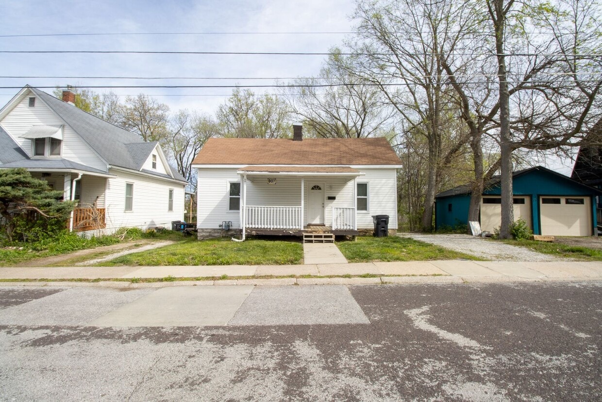 2 Bedroom Home Central Columbia House Rental in Columbia, MO