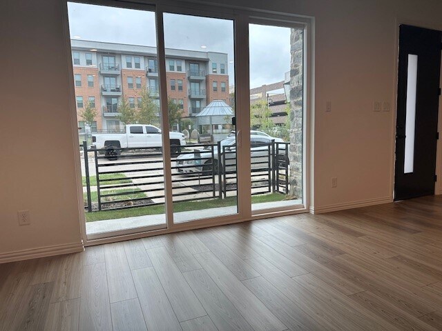 balcón del salón - 1265 Doris May Dr