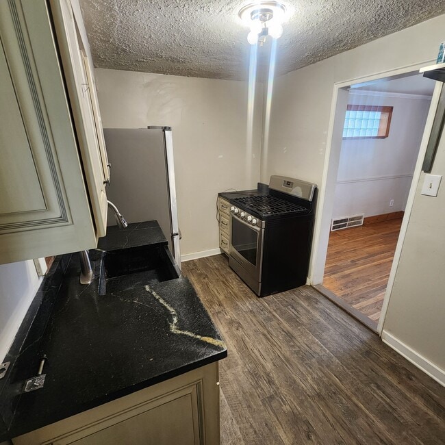 Building Photo - 1624 Bellaire Pl