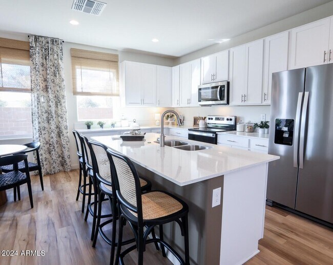 Building Photo - 1373 E Mulberry Dr