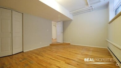 Building Photo - 656 W Cornelia Ave