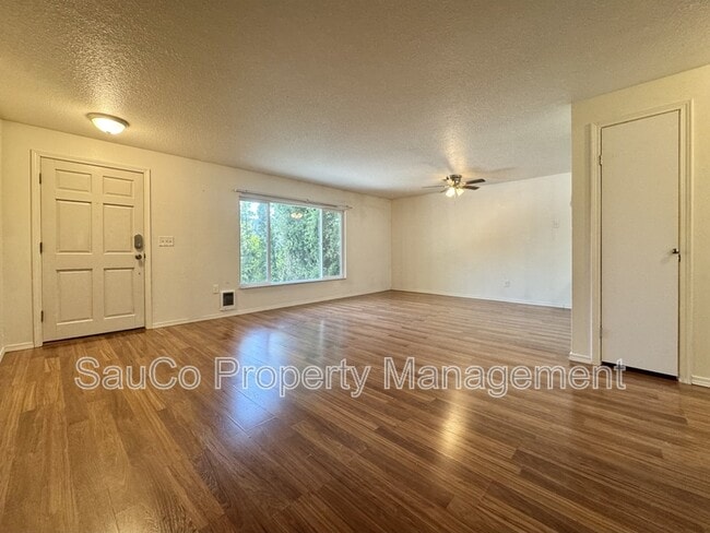 Building Photo - 5558 SW Beaverton Hillsdale Hwy