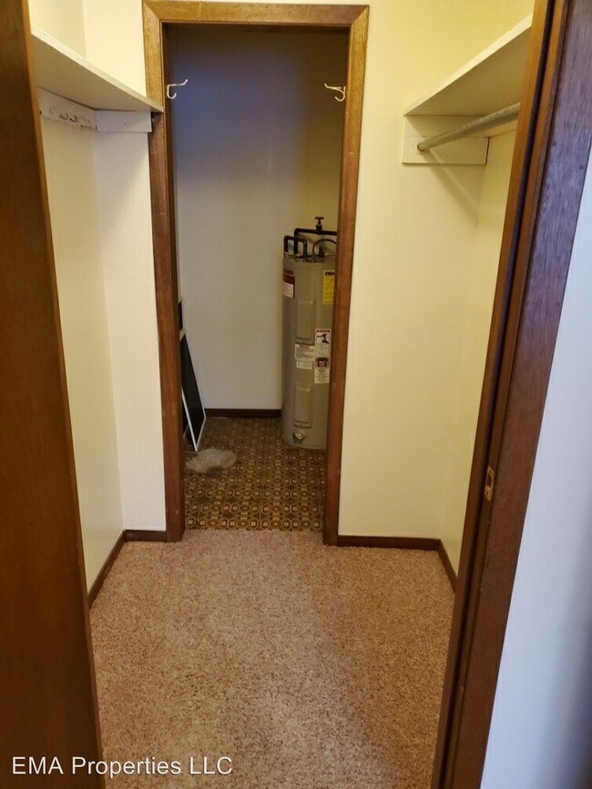 Building Photo - 1 br, 1 bath Apartment - 1005 4th Street