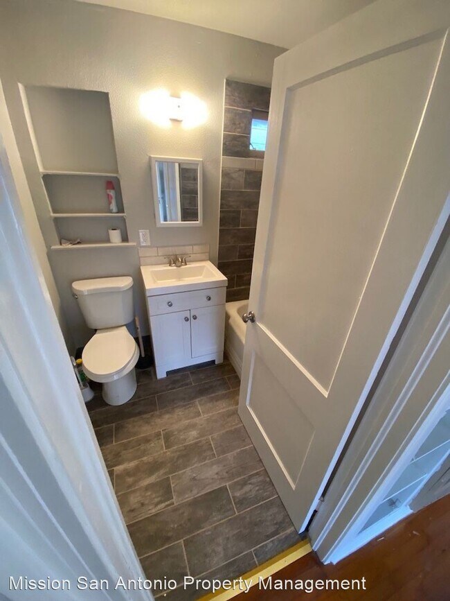 Building Photo - 3 br, 1 bath House - 149 Koepke Ave