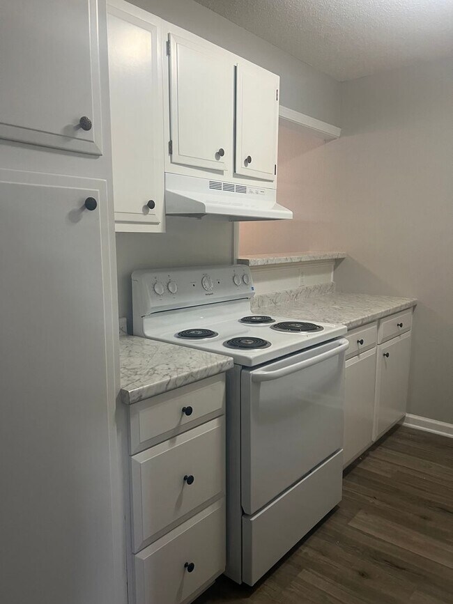 Foto del edificio - Remodeled Apartment 2 Bed / 1 Bath