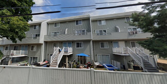 Building Photo - 146 North Beacon St