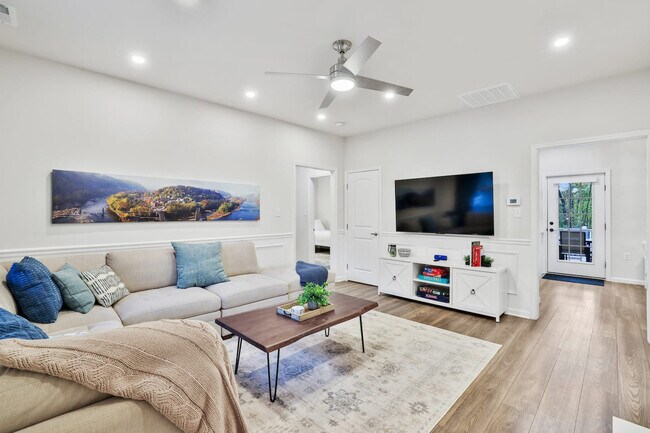 Foto del edificio - 193 Scarlet Oak Dr