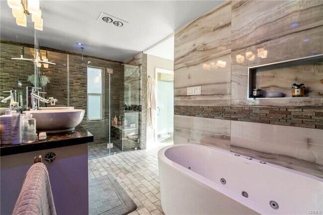 Foto del edificio - 1737 Sunset Plaza Dr