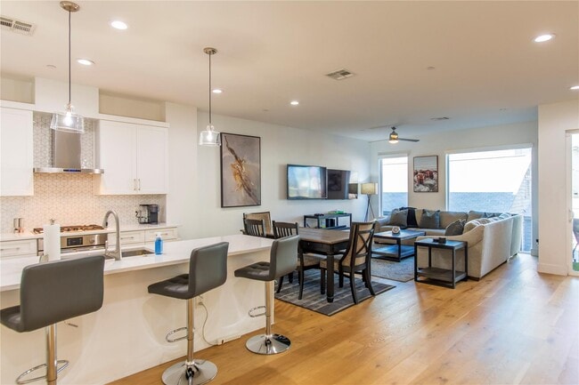 Photo - 2222 Moser Ave Apartment