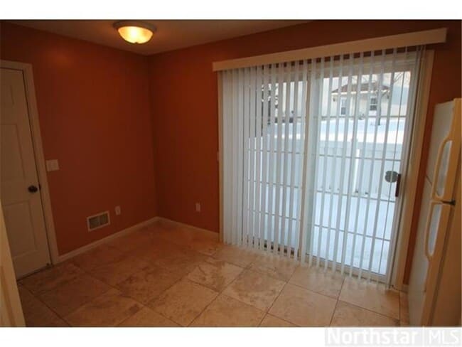 Building Photo - 2127 Grenadier Ave N