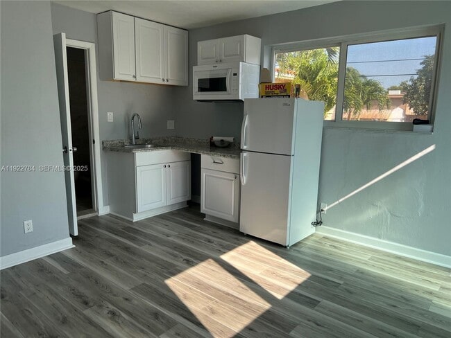 Foto del edificio - 715 E 49th St