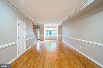 Building Photo - 1535 Gales St NE