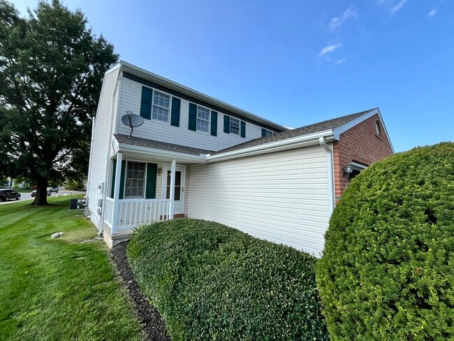 outside front walk 2 - 2097 Greystone Dr