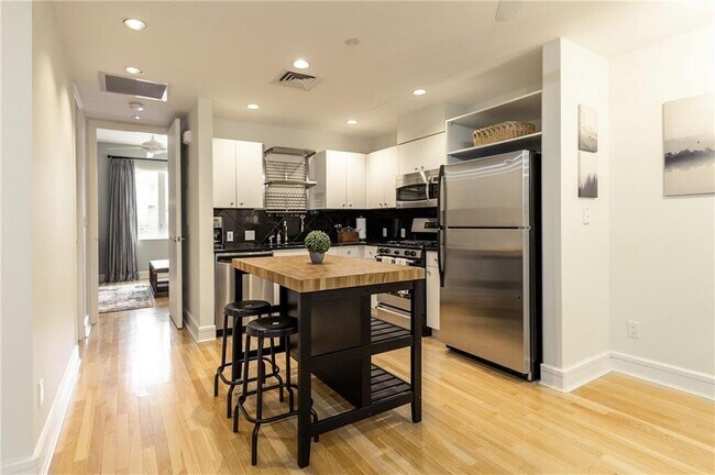 Foto del edificio - 901 W 9th St