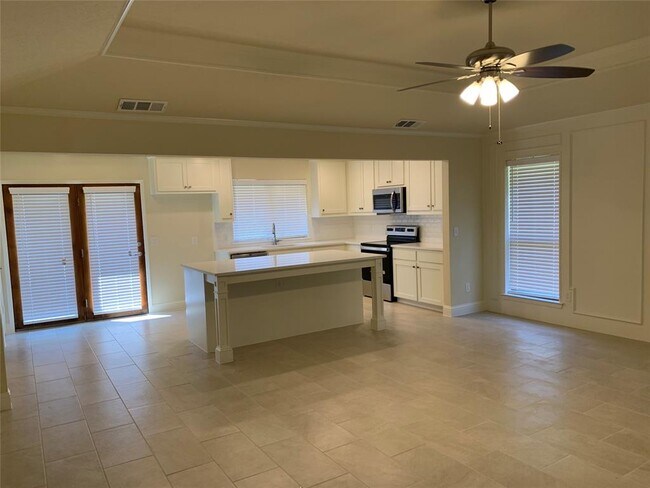 Building Photo - 3009 Osceola Dr
