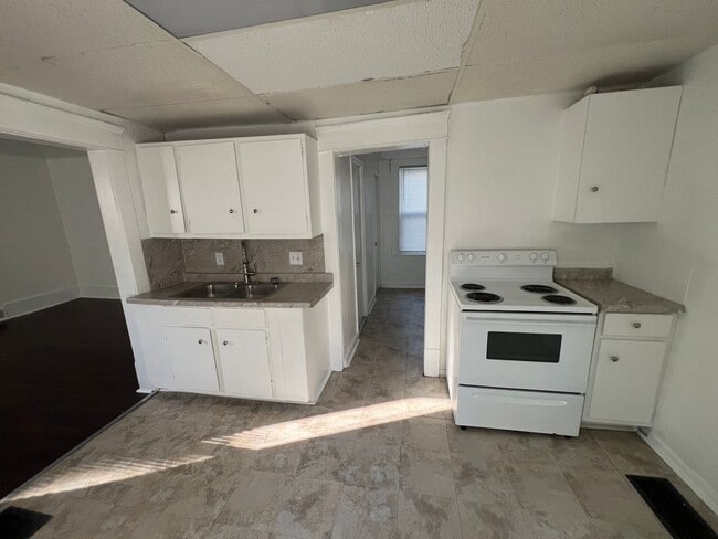 Building Photo - 229 S Eighth St Lansing, MI 48912