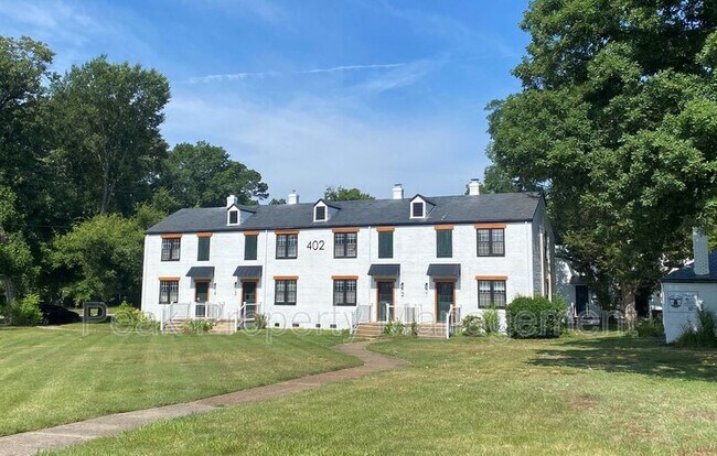 Foto del edificio - 110 Cox Ln