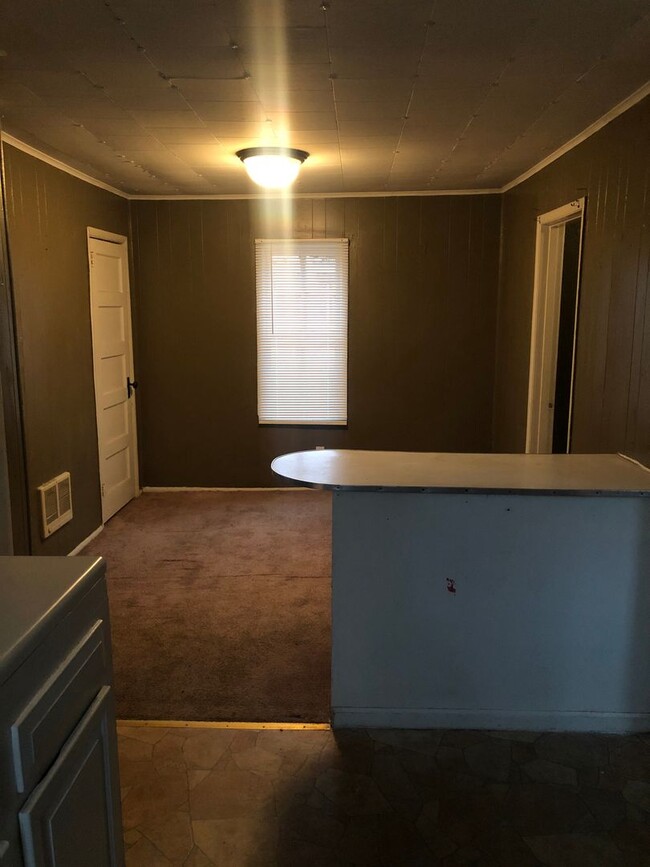 Building Photo - 821 S Leighton Avenue  **MOVE-IN SPECIAL**