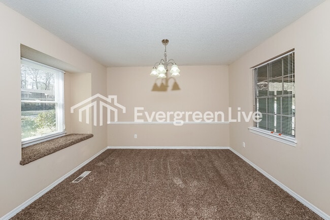 Building Photo - 424 Carriage Dr