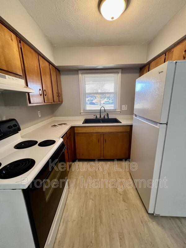 Building Photo - 3510 Lansdowne Dr
