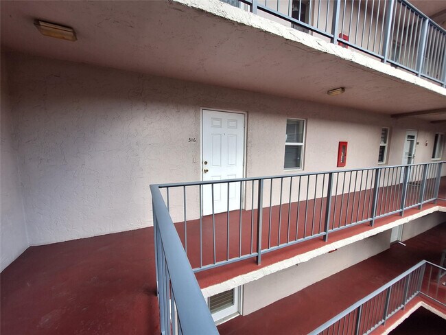 Foto del edificio - 2821 Somerset Dr