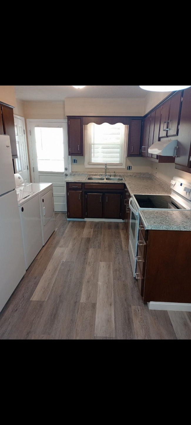 Building Photo - 516 Forrest Dr