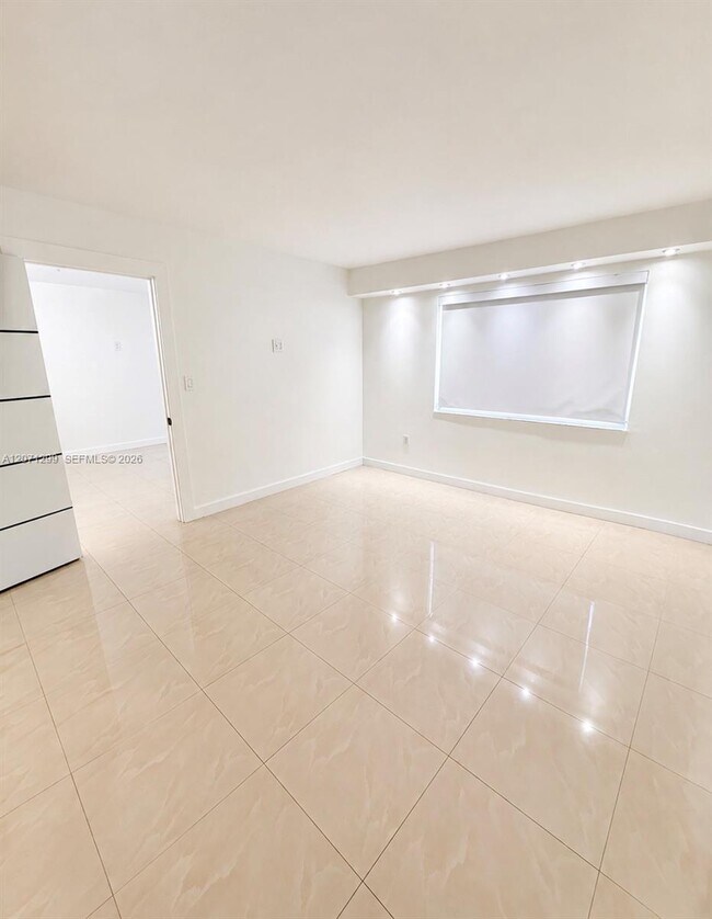 Foto del edificio - 605 NW 72nd Ave