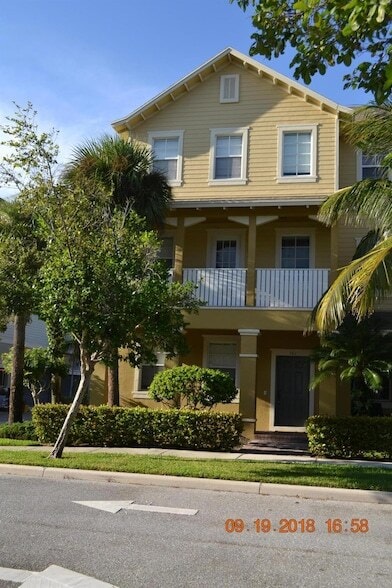 Building Photo - 107 W Pigeon Plum Dr