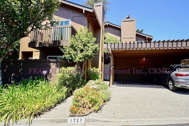 Building Photo - "Charming 2-Bed Condo with Spacious Layout...