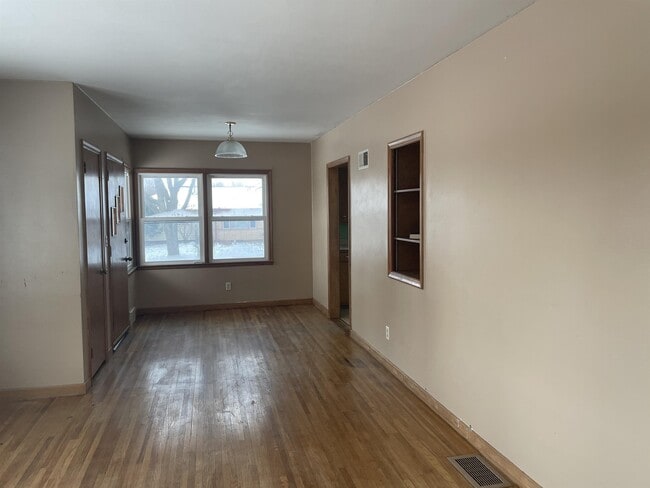 Building Photo - 2201 W 26th St