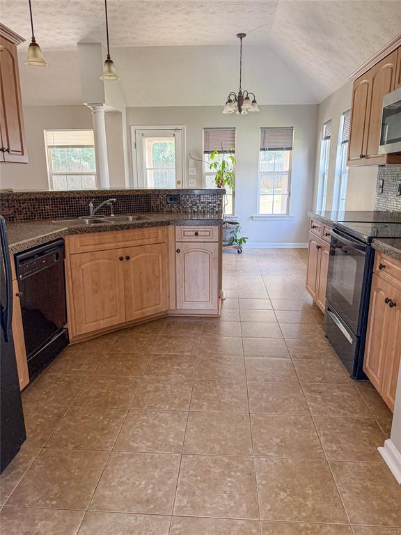 Foto del edificio - 627 Linden Ln