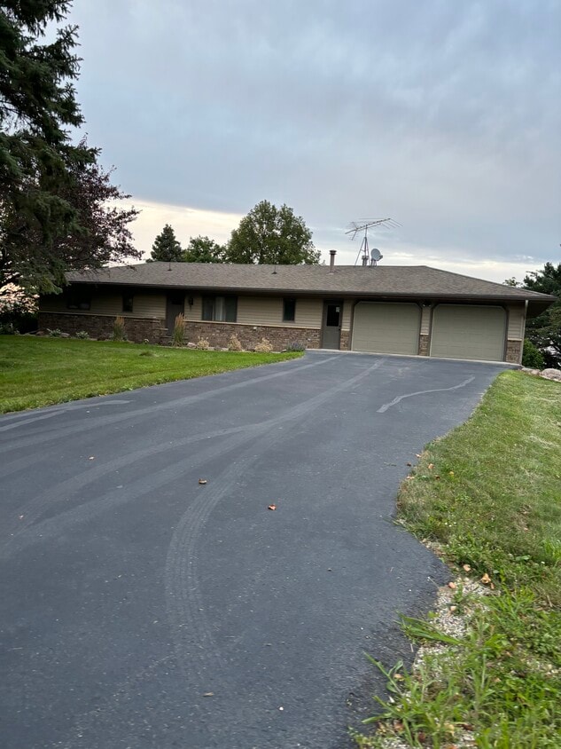 Foto principal - 23648 Primrose Ln