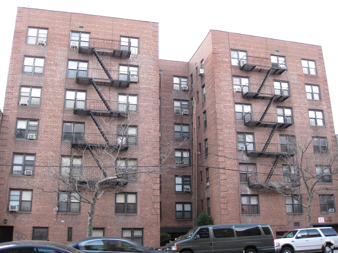 Foto principal - 2450 Nostrand Avenue