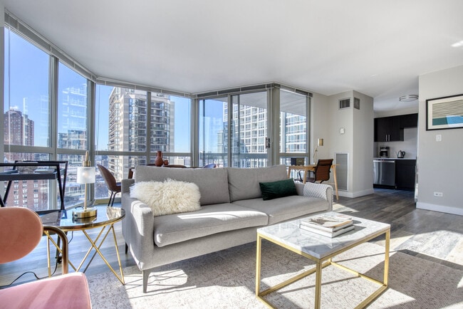 Building Photo - 1 E Delaware Pl