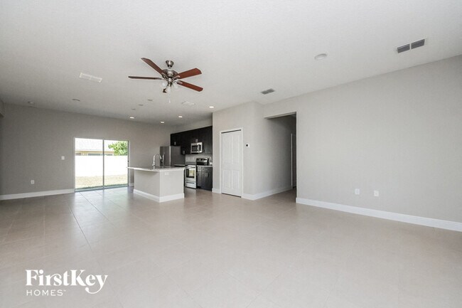 Building Photo - 448 Magpie Ct