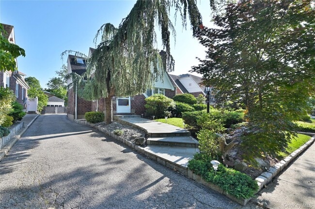 Foto del edificio - 249-48 Rushmore Terrace