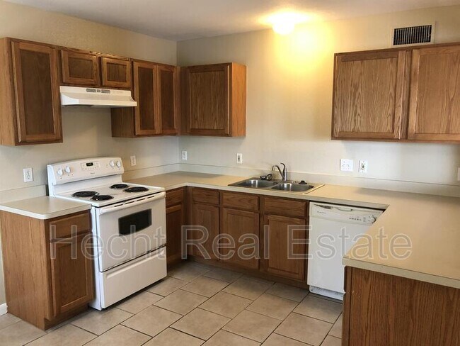 Foto del edificio - 7300 Twin Crest Dr