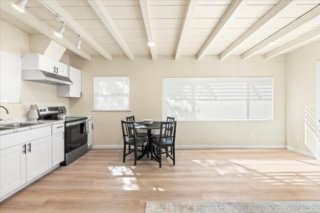 Foto del edificio - 273 W Carmel Valley Rd