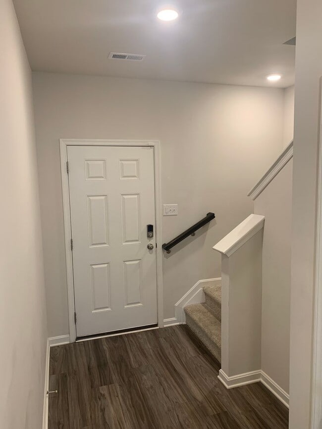 Building Photo - 125 Maple Run Dr