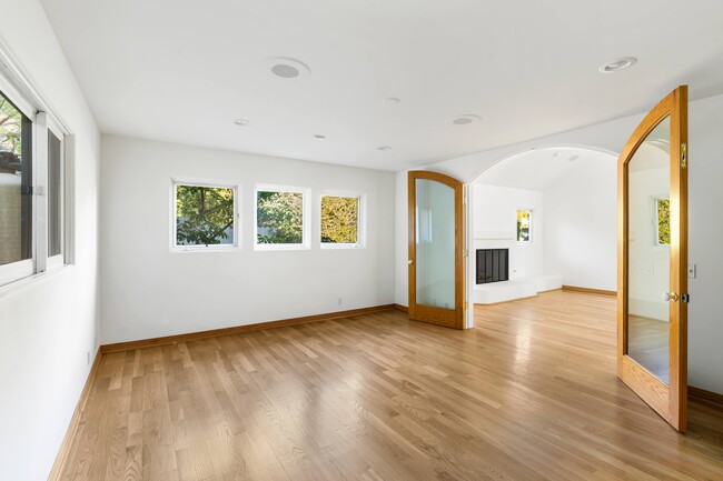 Building Photo - 8040 Woodrow Wilson Dr