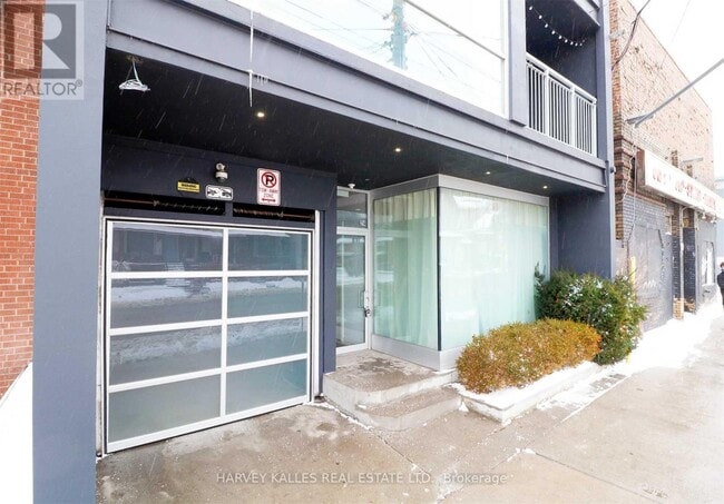 Building Photo - 214 Bathurst St