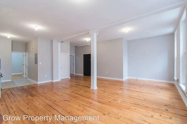 Foto del edificio - 2 br, 1 bath House - 11-13 S Strawberry St...