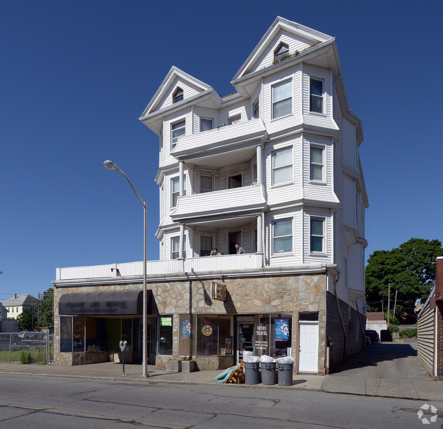 Building Photo - 1543-1547 Acushnet Ave
