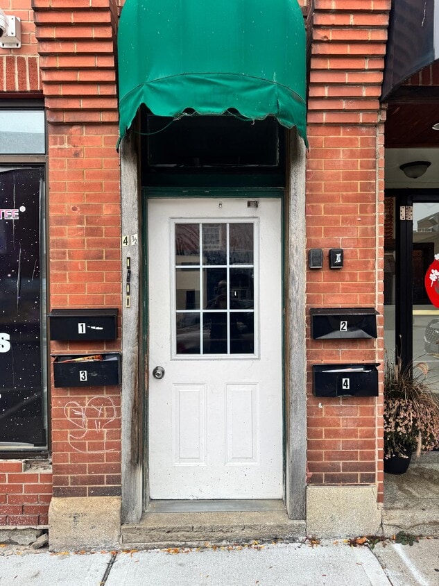 Primary Photo - 4 Russell St E