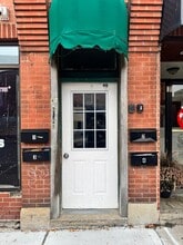 Building Photo - 4 Russell St E