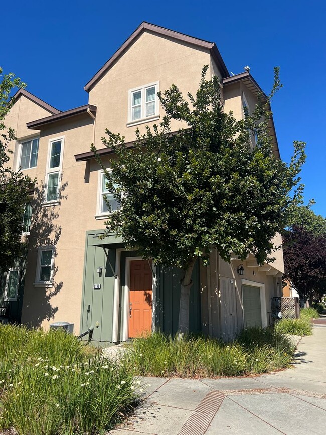 Building Photo - 2190 Morrow St