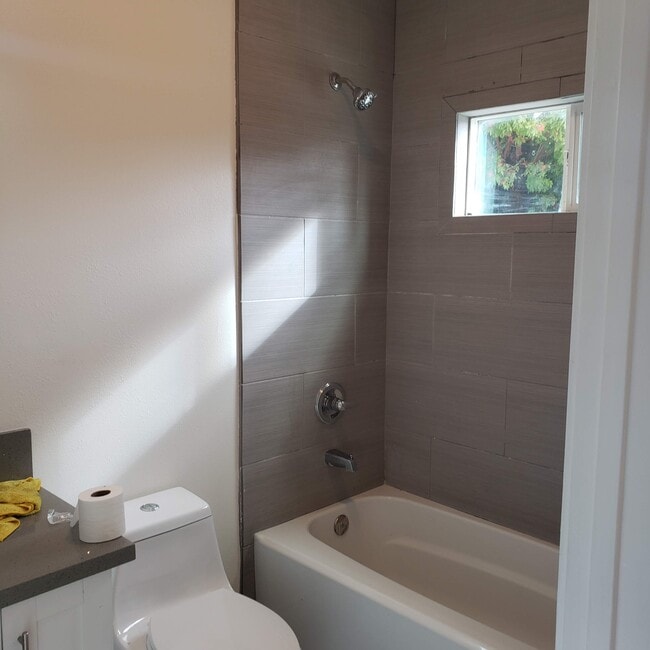 bathroom - 15574 Garo St