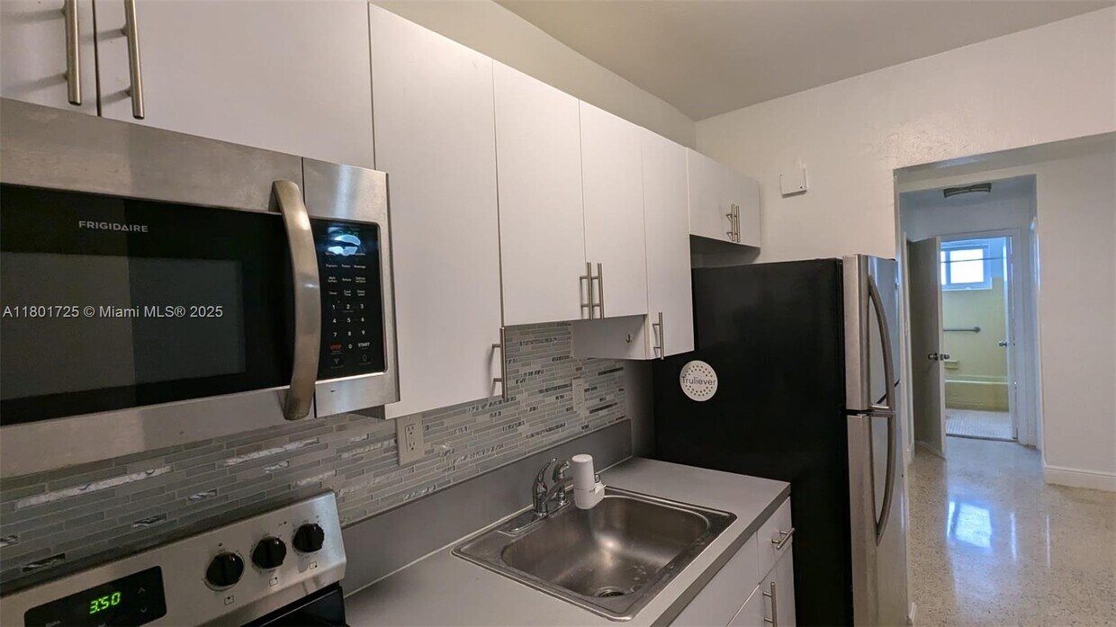 Foto principal - 16911 NE 21st Ave