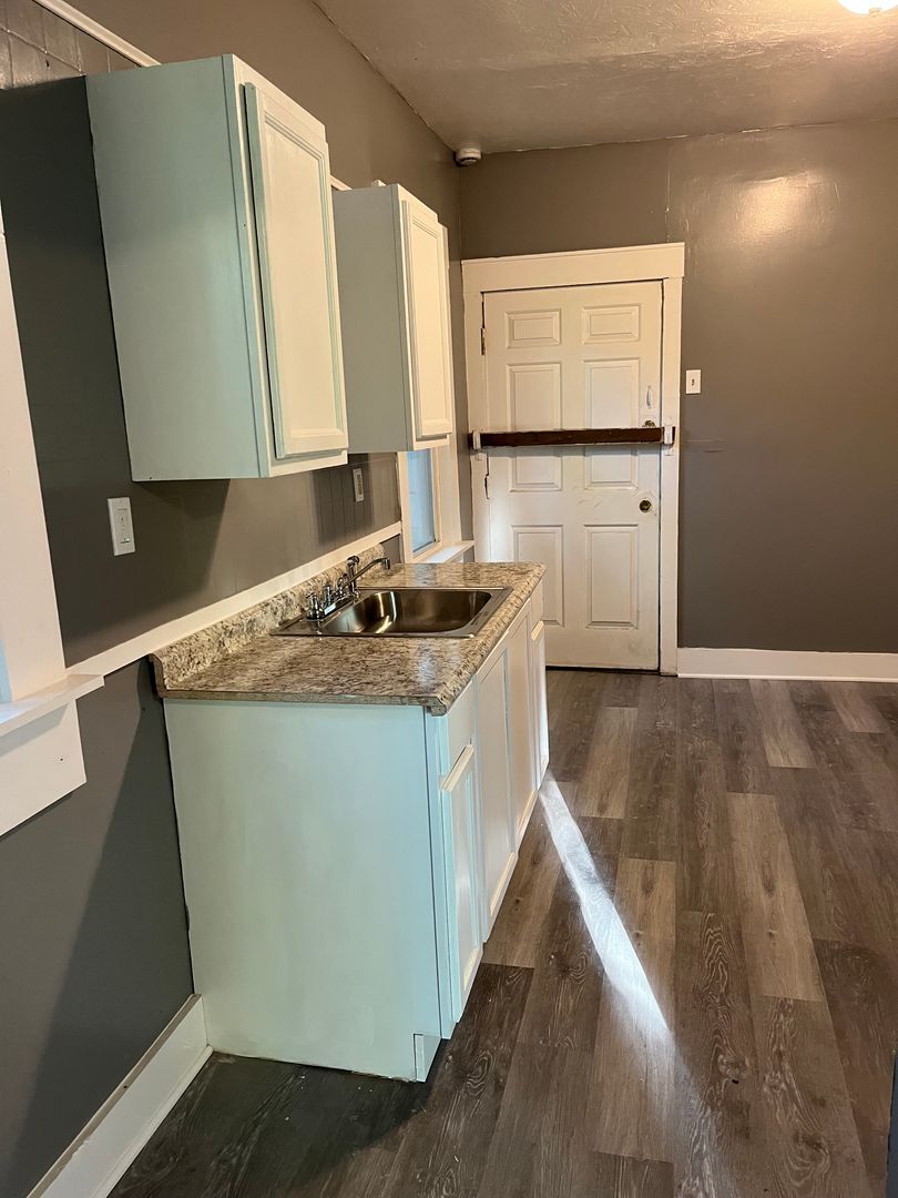7915 Linwood Ave Cleveland, OH 44103 – photo 4